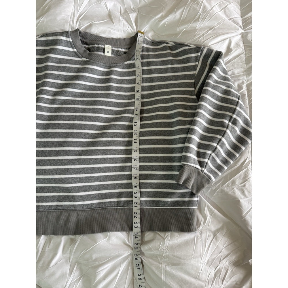Lululemon Perfectly Oversized Crew Gray Stripe Size Medium Soft EUC - Picture 3 of 7
